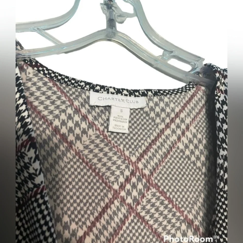 Charter Club women's top size S white,black and red.